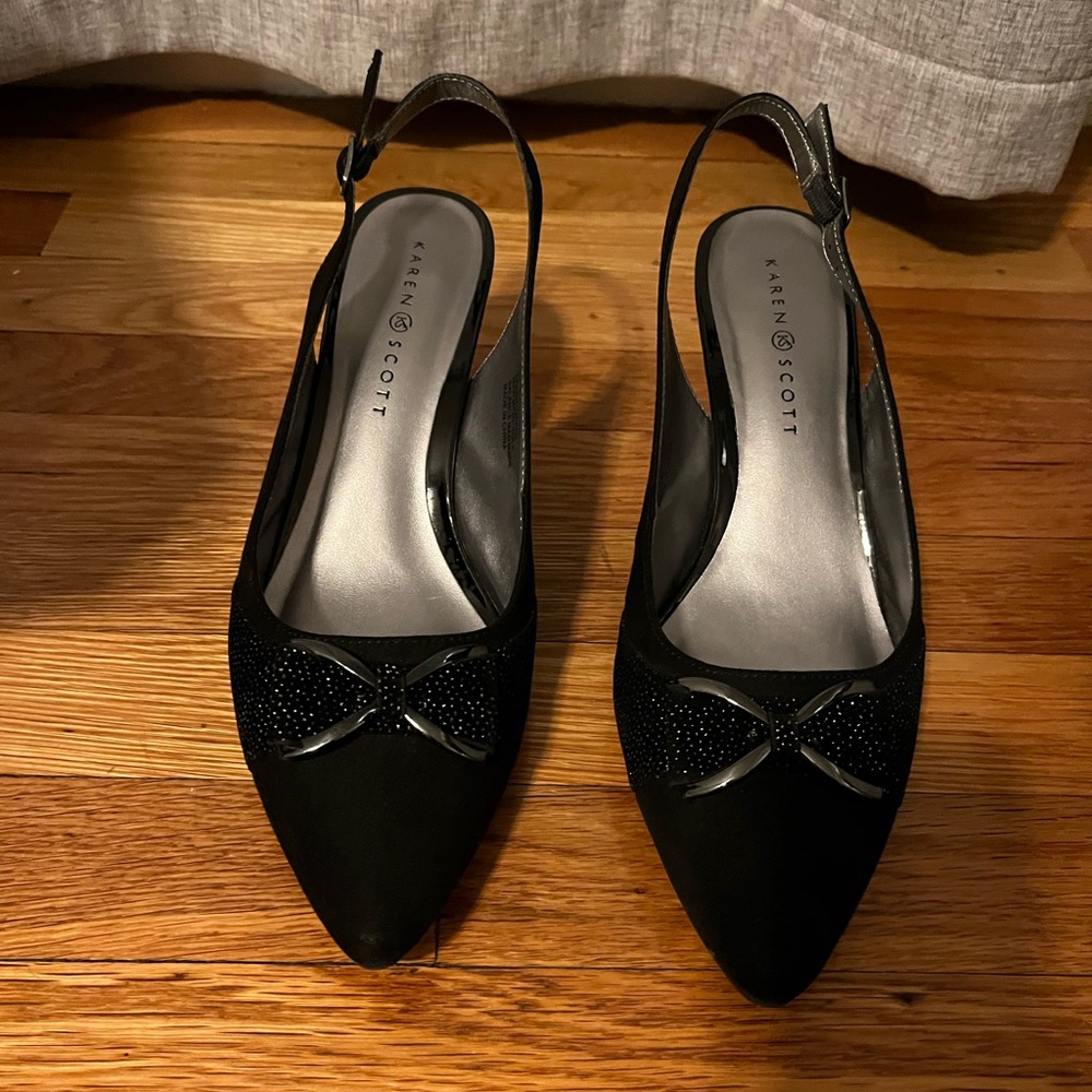 Black kitten heels.